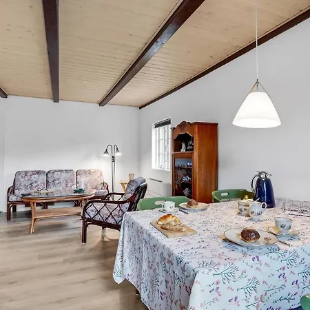 3 Bedroom Nice In Holiday home