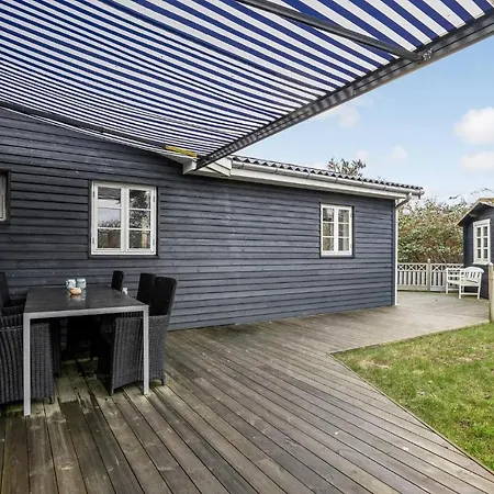 3 Bedroom Nice In Holiday home